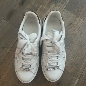 Louis Vuitton sneakers 39